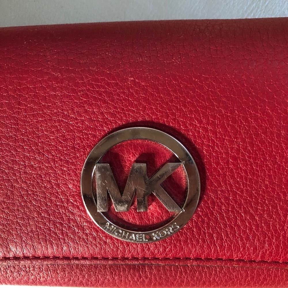 Michael Kors Fulton Soft Leather Red Flap Wallet - Picture 3 of 8